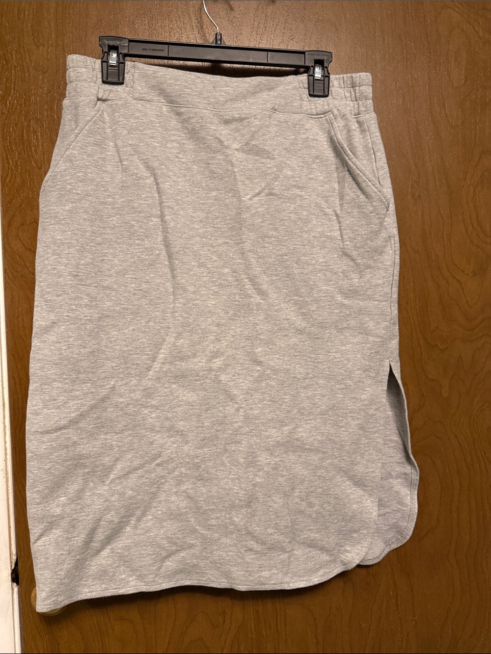 Liz Claiborne Light Gray Knit Skirt with Elastic Waist L